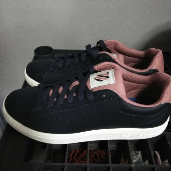 Women's sneakers size 6 - Picture 4 of 5